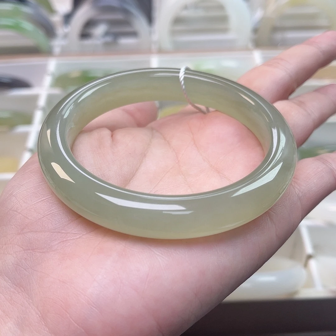 和田玉未镶嵌手镯冰透葡萄肉，钢板老料，福利