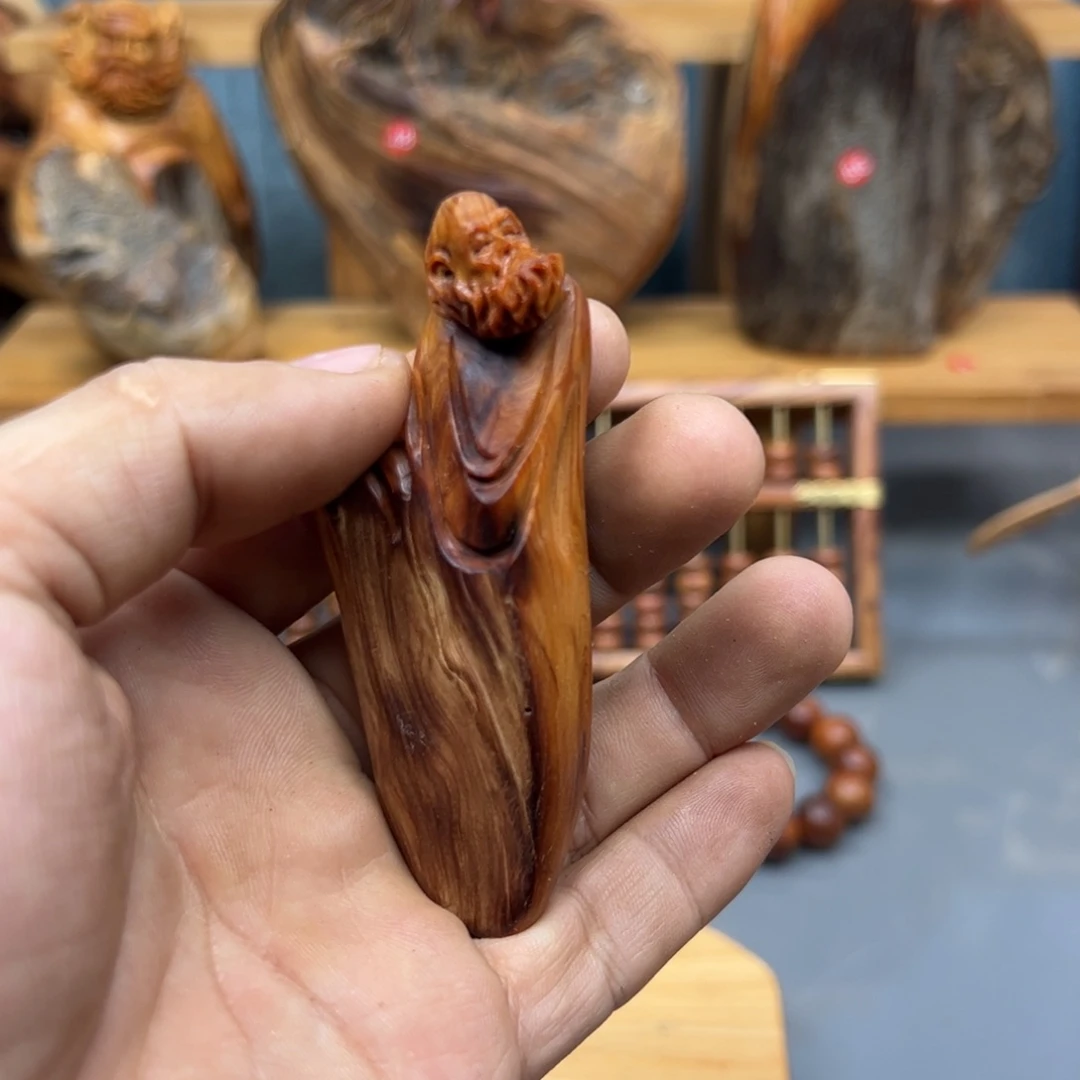 伊***娃木崖柏木摆件手把件