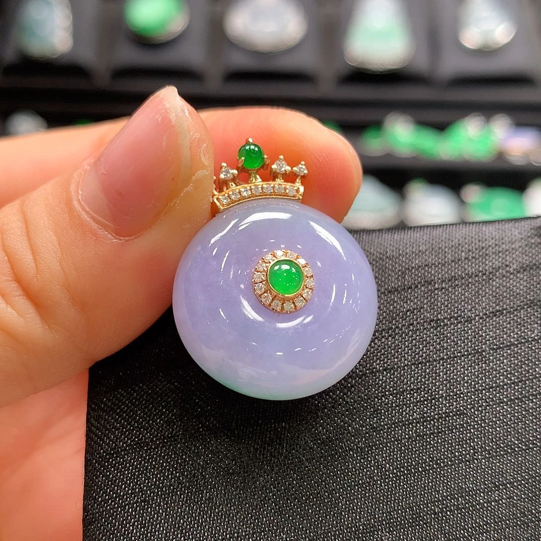 翡翠18K金镶嵌颈饰平安扣