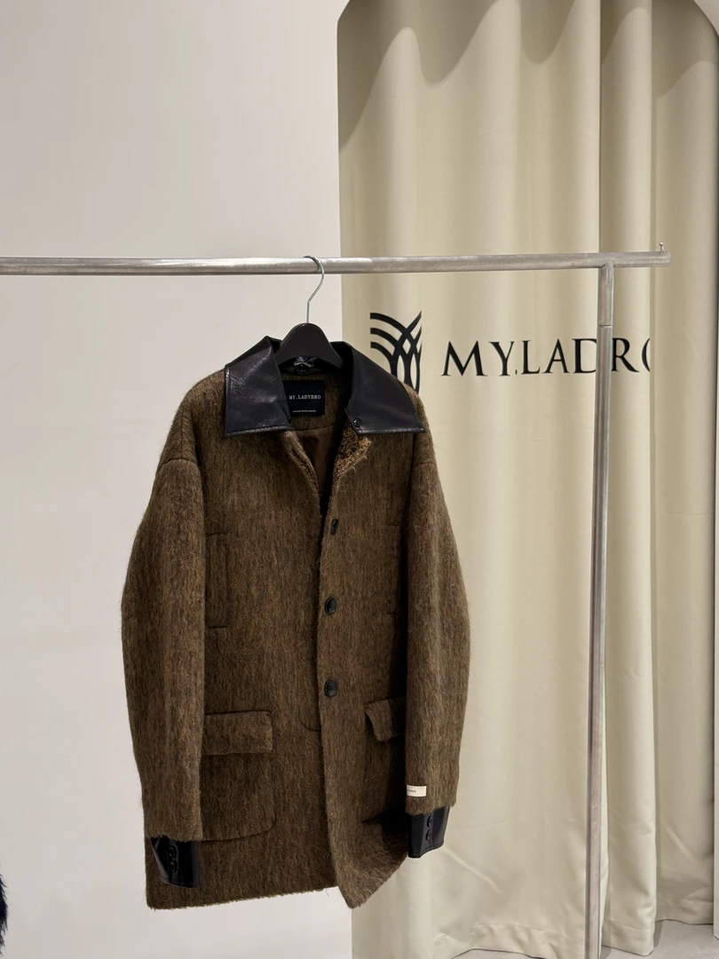 【2025施施秋冬】全新时尚长毛拼接短款大衣