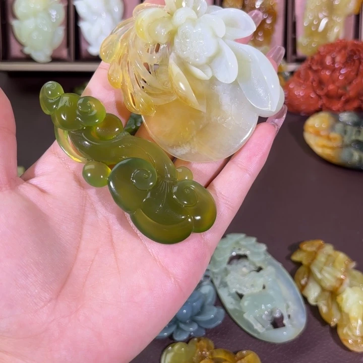 未镶嵌蛇纹石玉颈饰穿****期随机发