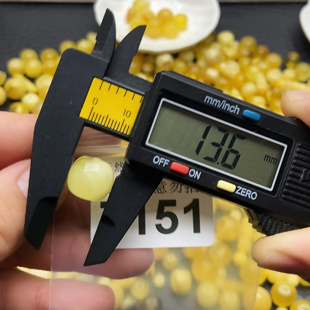 蜜蜡未镶嵌珠宝奇石7151