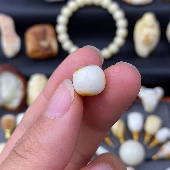 琥珀未镶嵌裸石11×10虎皮b629