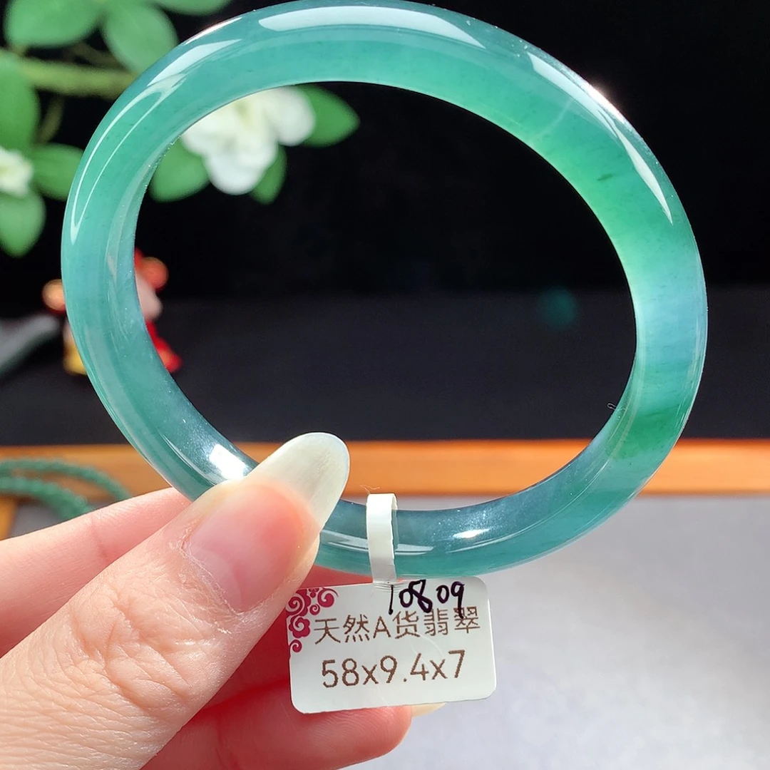未镶嵌手镯（圆镯）翡翠