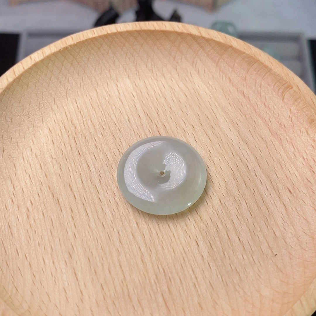 翡翠未镶嵌颈饰平安扣