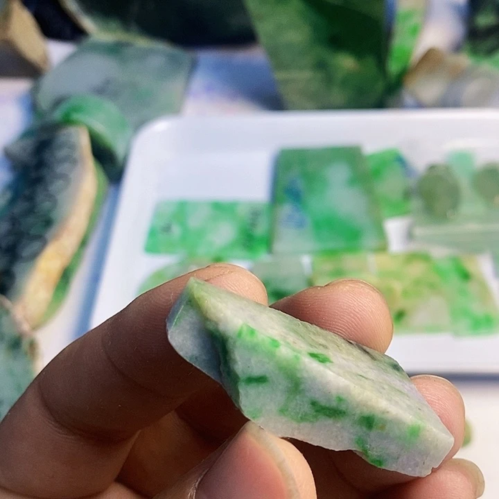 小***军翡翠散珠天然翡翠A货挂件