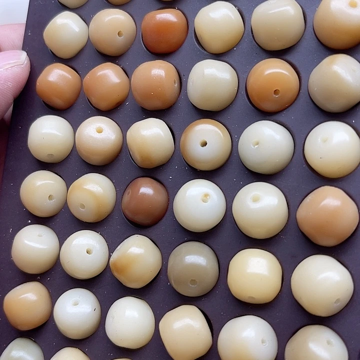 白玉菩提吊坠瑕疵13-11糖果汉堡30颗卡灯牌宠30颗