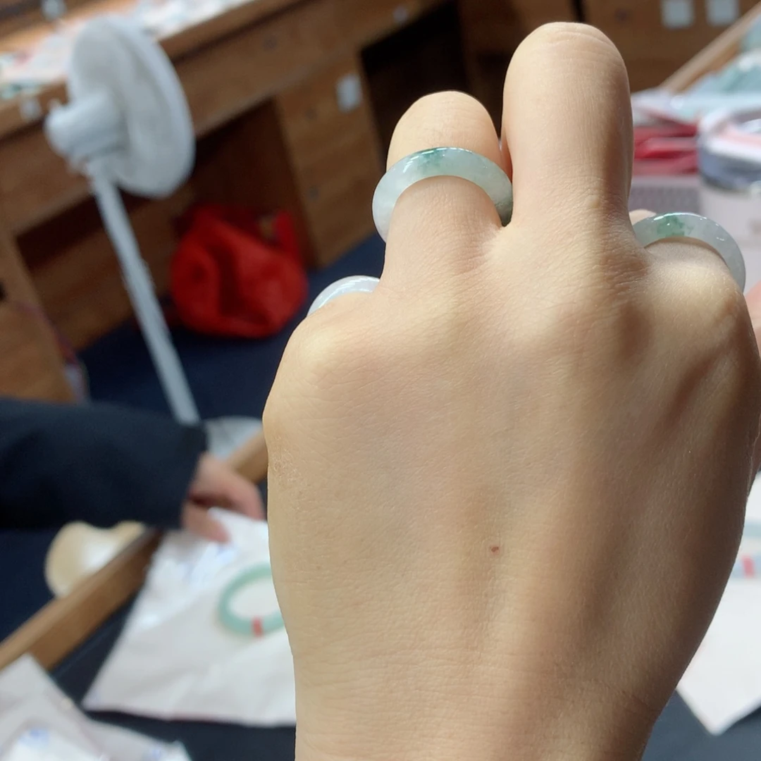 一****翡翠未镶嵌戒指买断