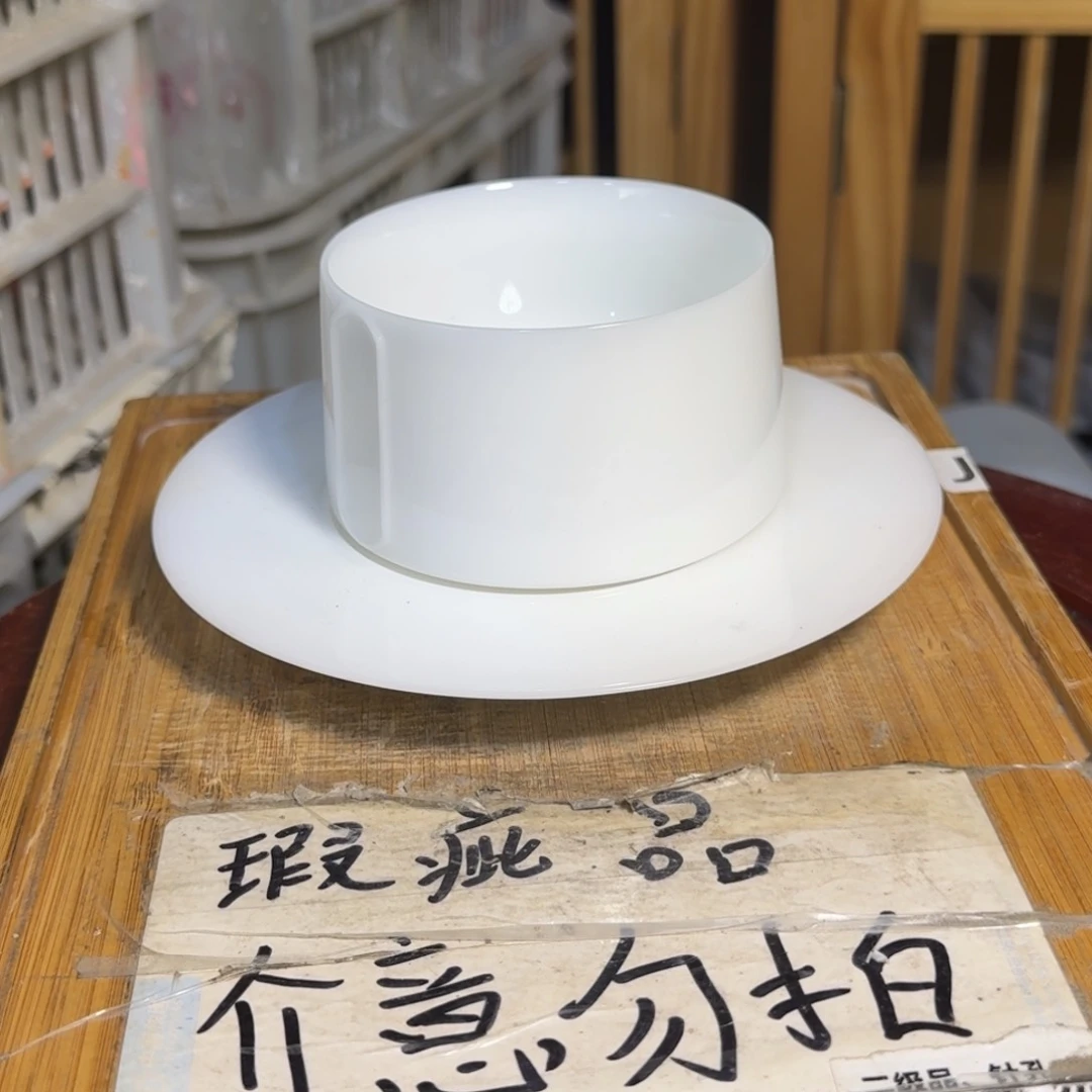 微瑕疵介意勿拍陶瓷器皿A414