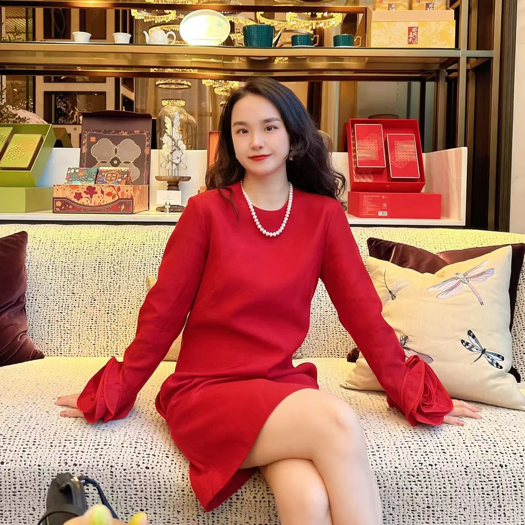 【晓晴的私服】复古红色长袖连衣裙女新款立体花朵袖直筒气质显瘦裙