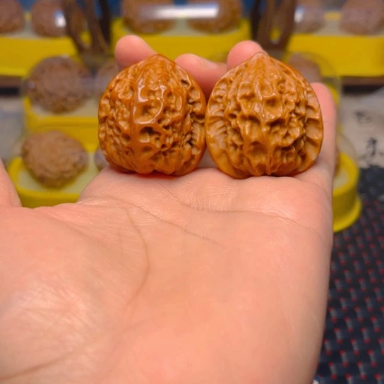 琳***桐文玩核桃吊坠玲珑