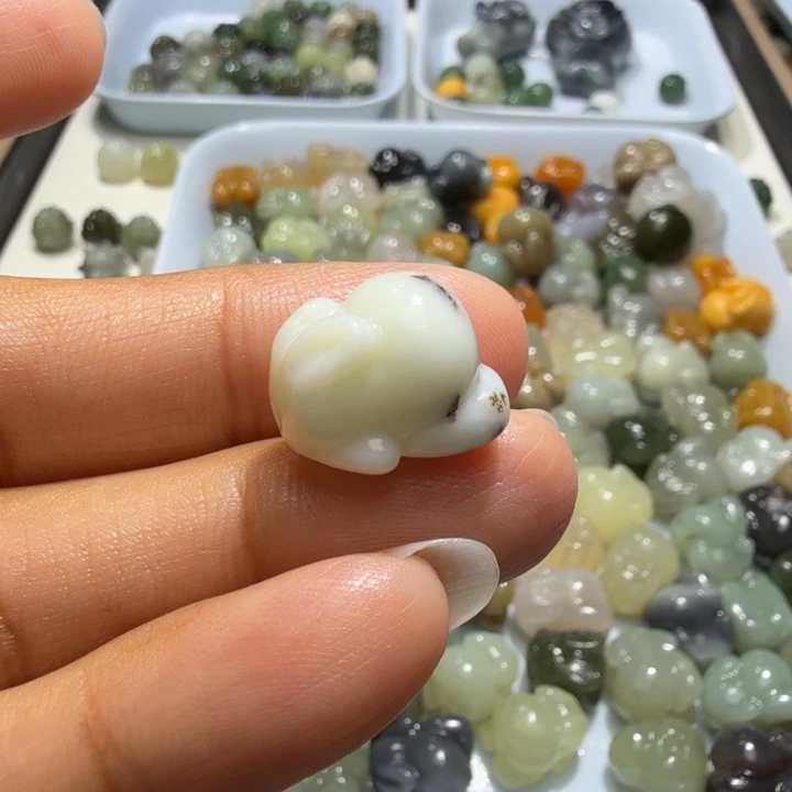 贾****未镶嵌和田玉珠宝半成品