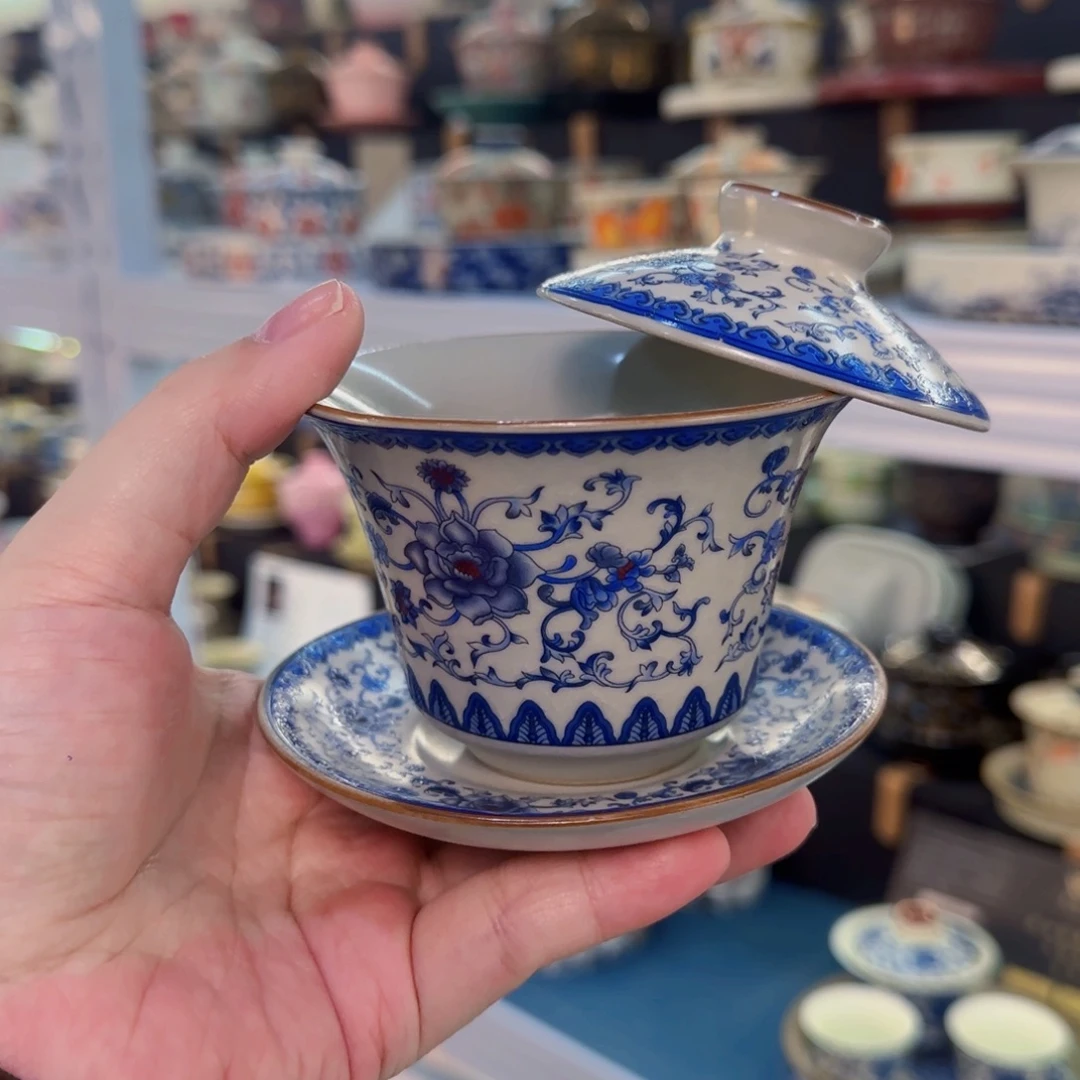 瓷片盖碗很精致很好看