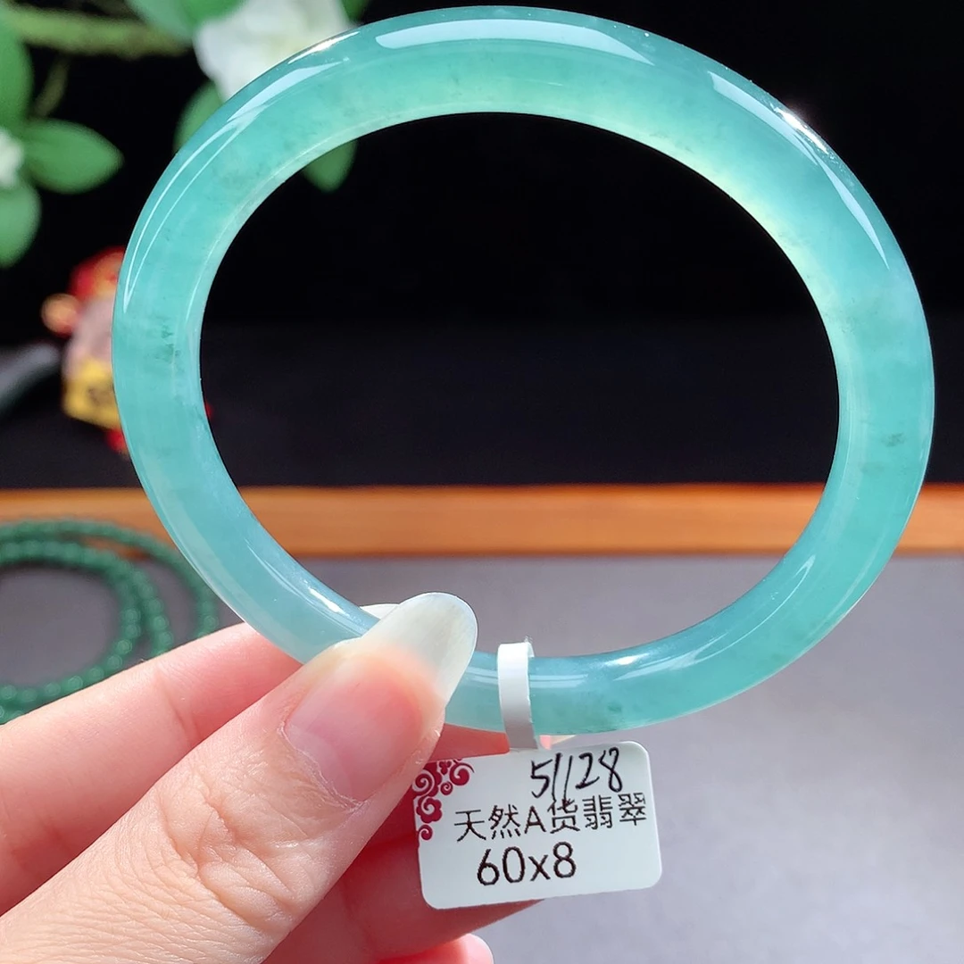 未镶嵌手镯（圆镯）翡翠