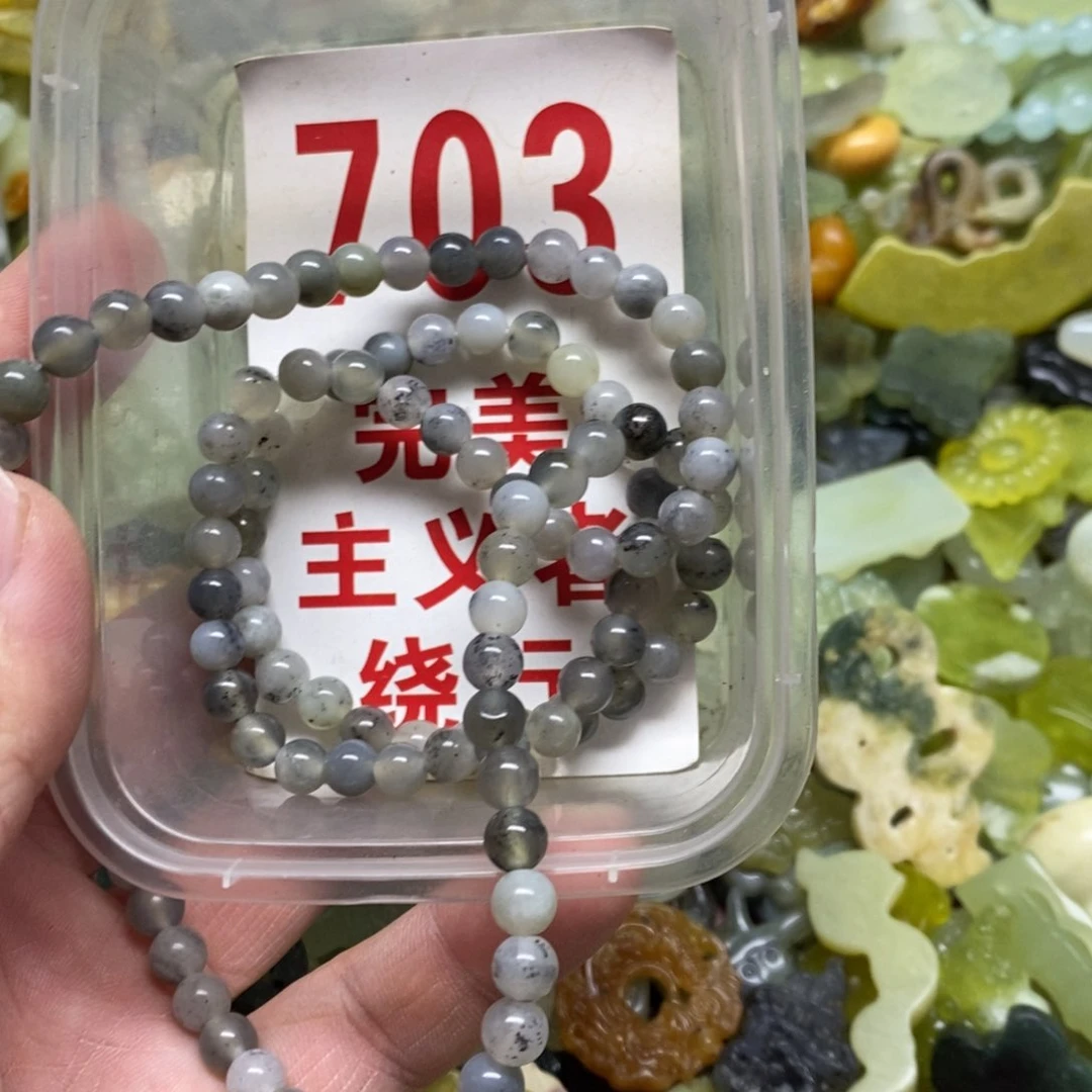 蛇纹石玉挂坠未镶嵌