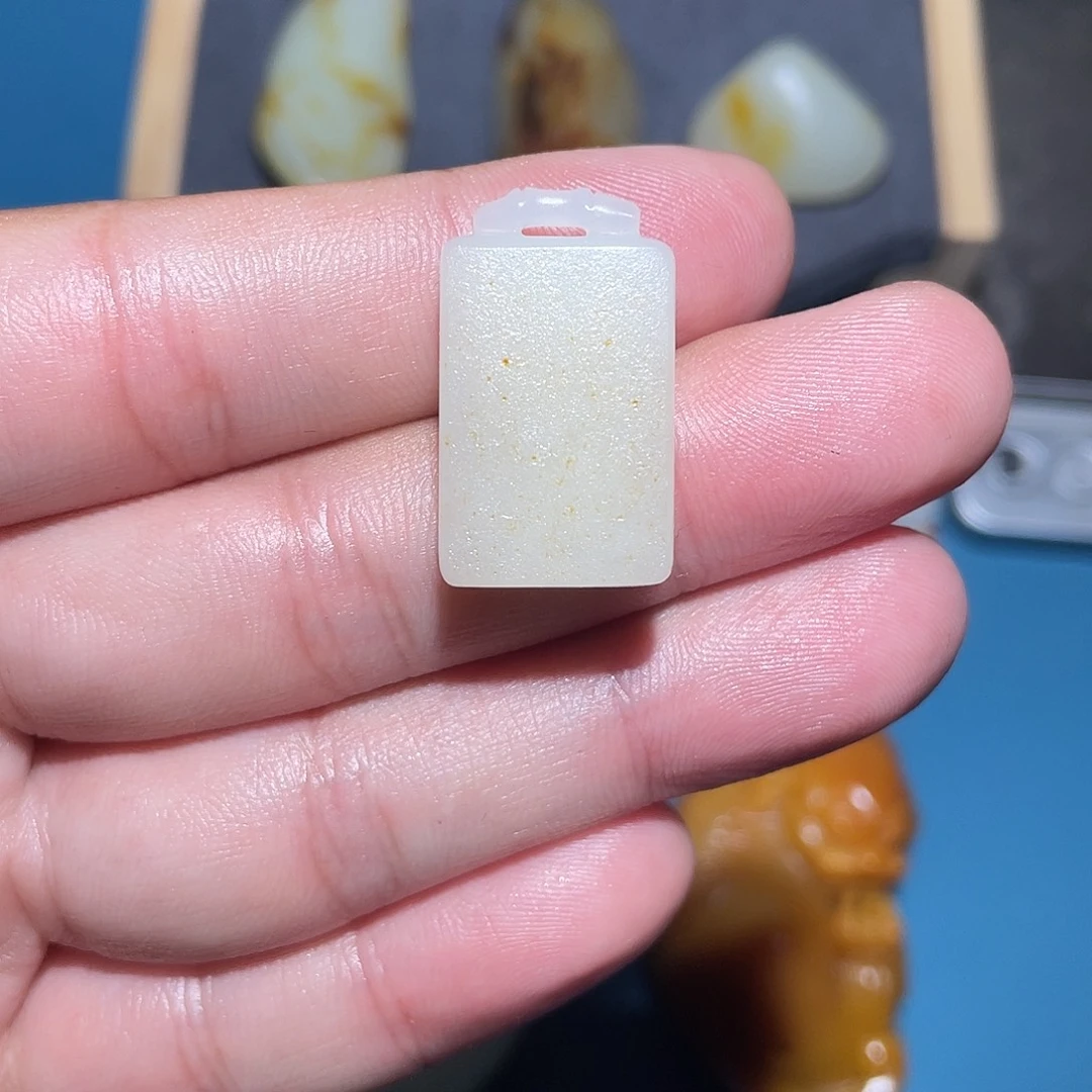 和田玉未镶嵌车挂