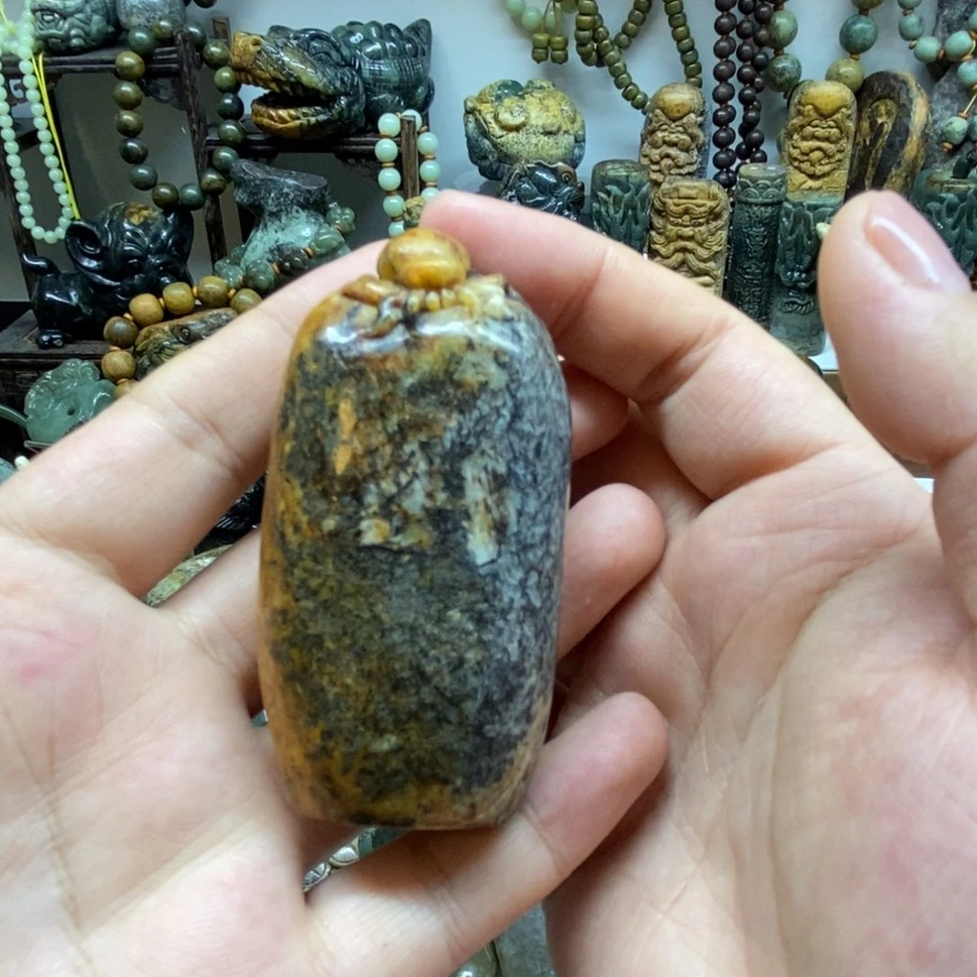 未镶嵌岫岩河磨玉（透闪石质玉）把件