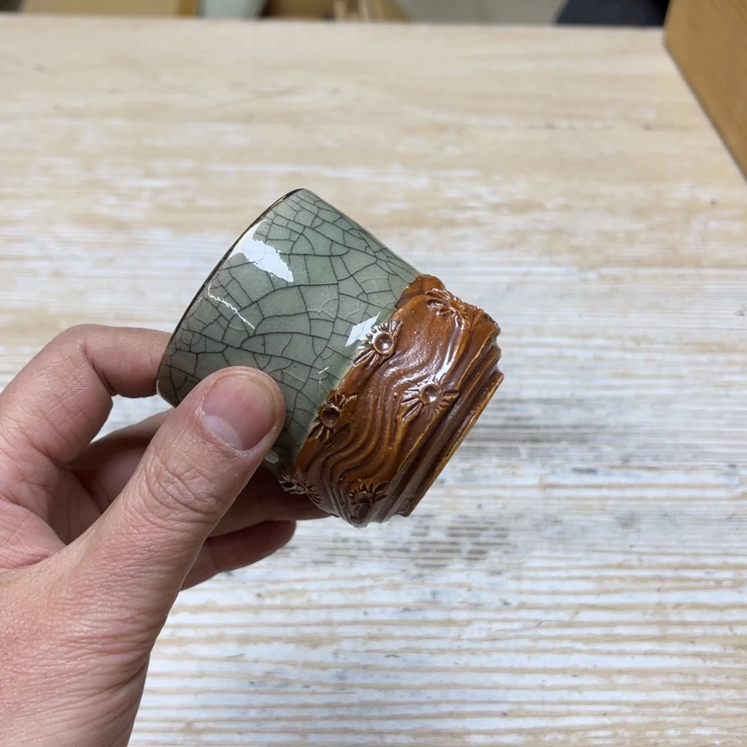 瓷片A***?密密麻麻地排列着一个