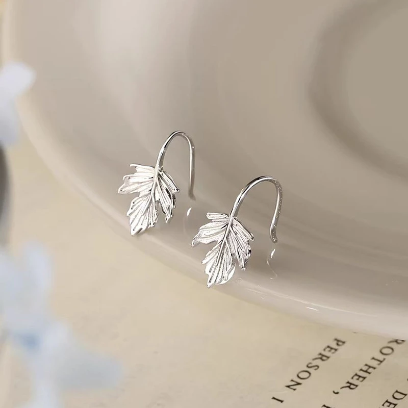 925银针枫叶耳钩女新款小众设计感耳环潮精致养耳洞
