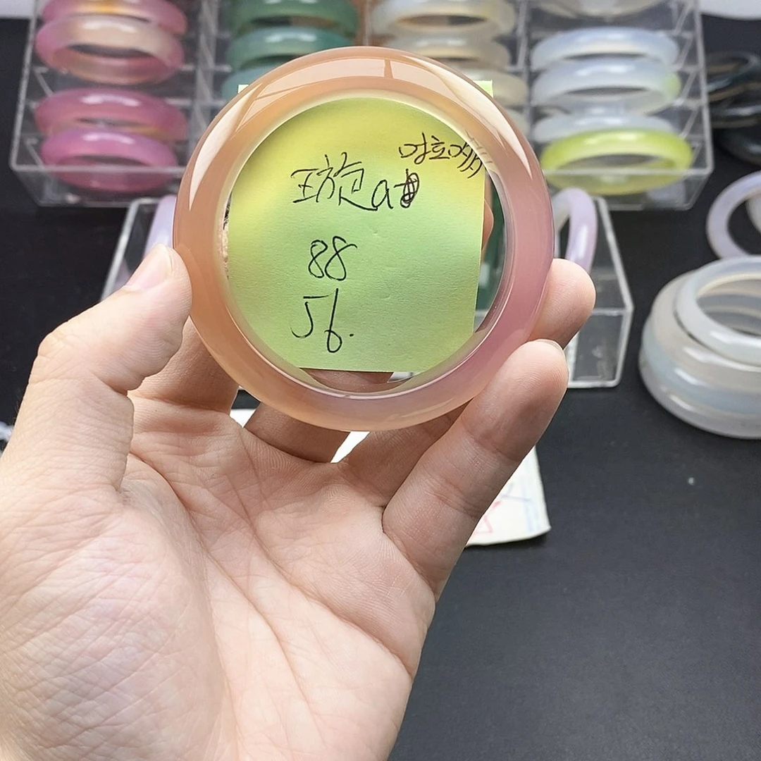 璇***哆玛瑙/玉髓手镯未镶嵌