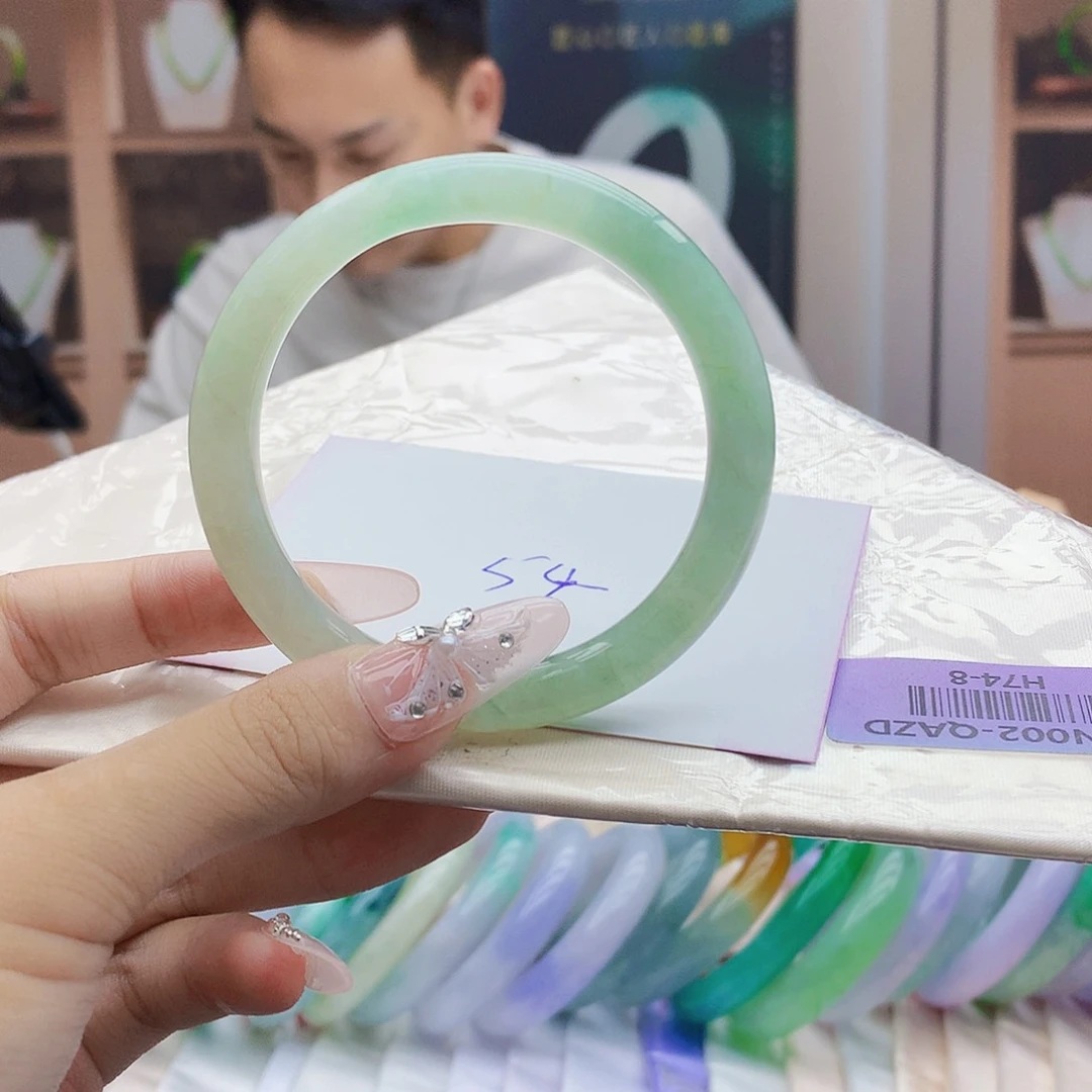 翡翠手镯未镶嵌56688899998899099