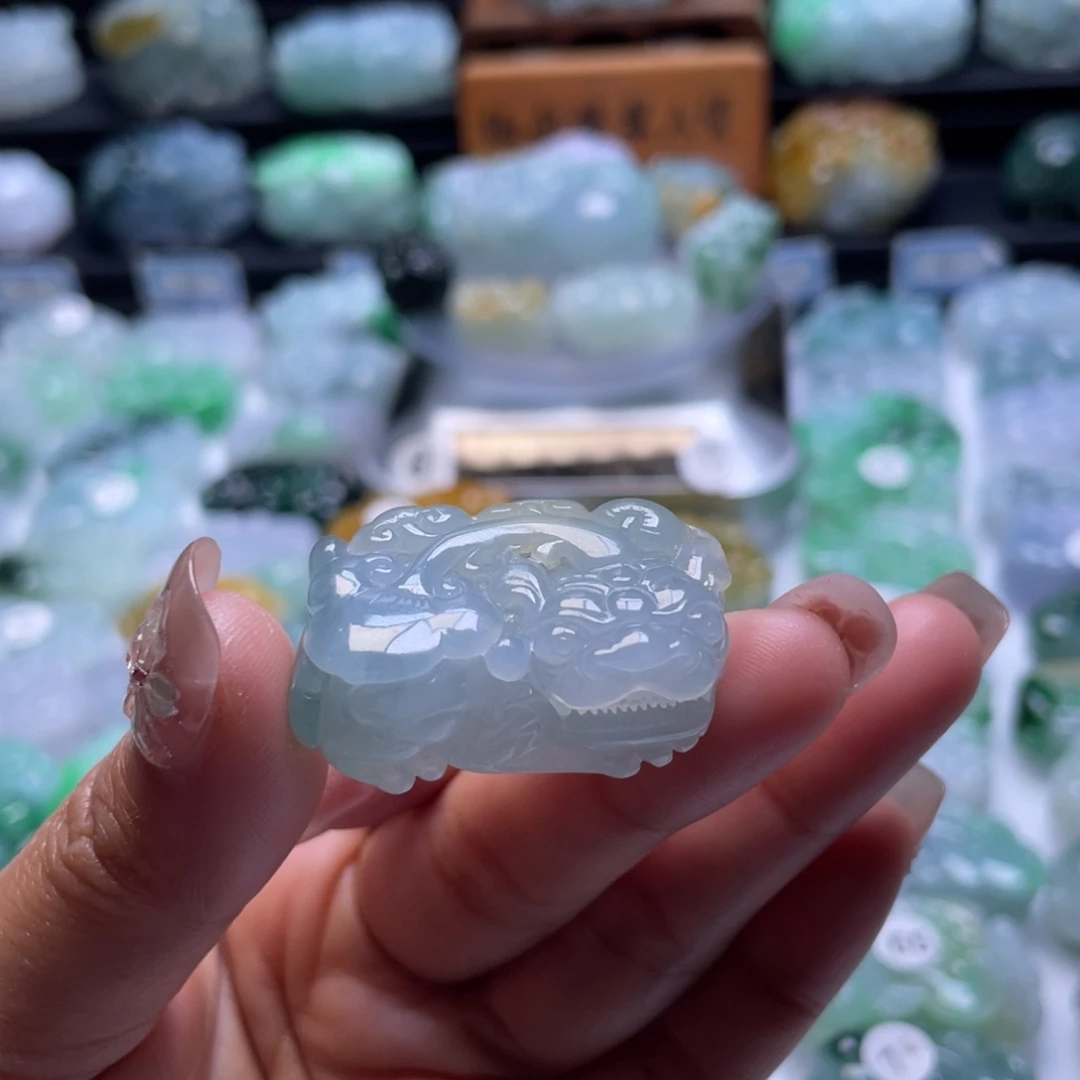 翡翠颈饰未镶嵌貔貅