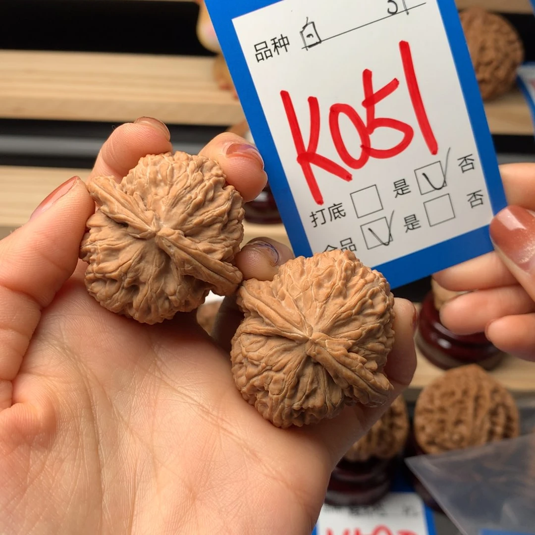 文玩核桃把件七白狮子