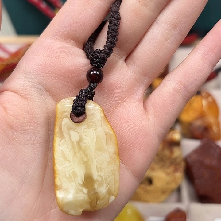 琥珀珠宝奇石未镶嵌