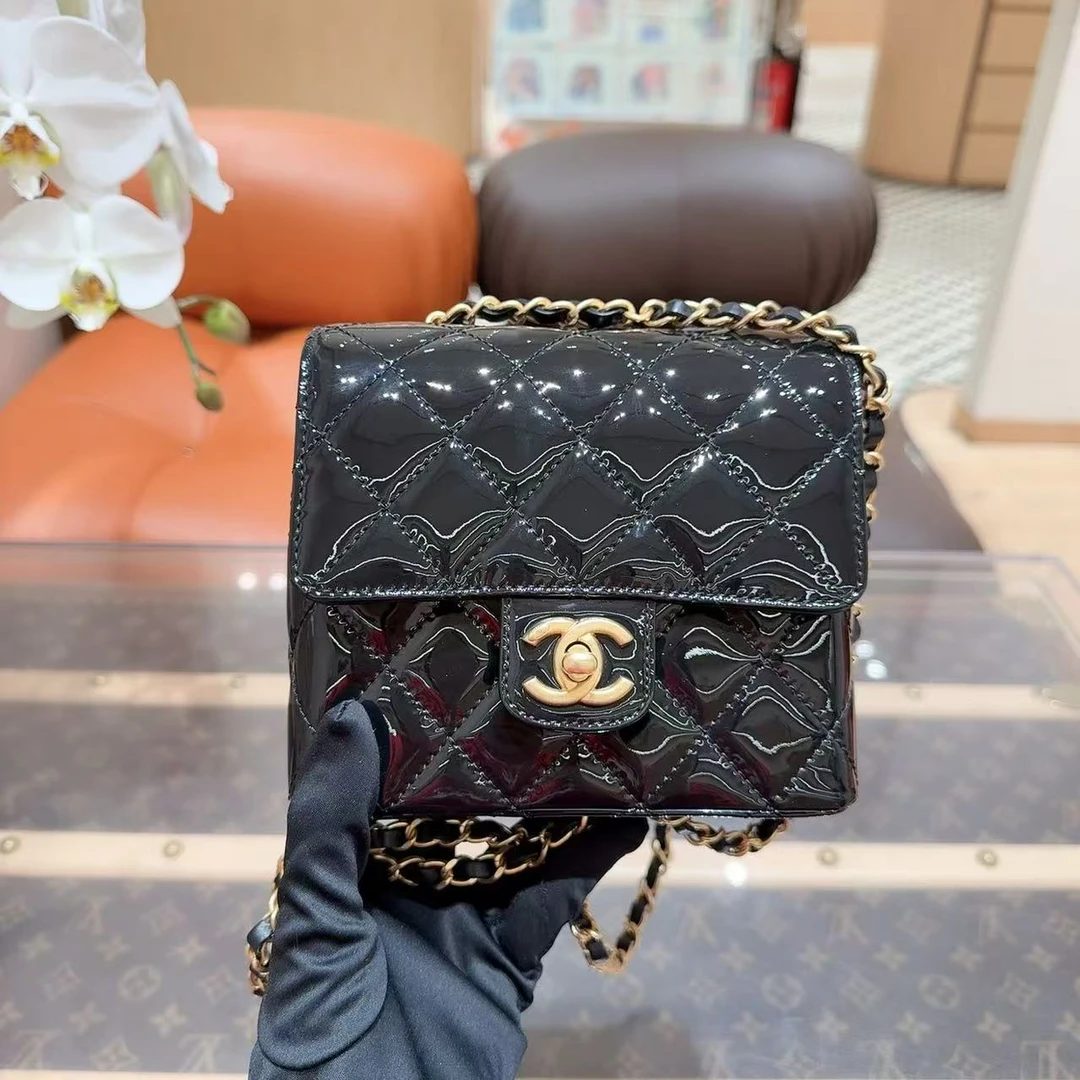 全新未使用 Chanel/香奈儿 22k黑金漆皮豆口盖链条包！芯片款