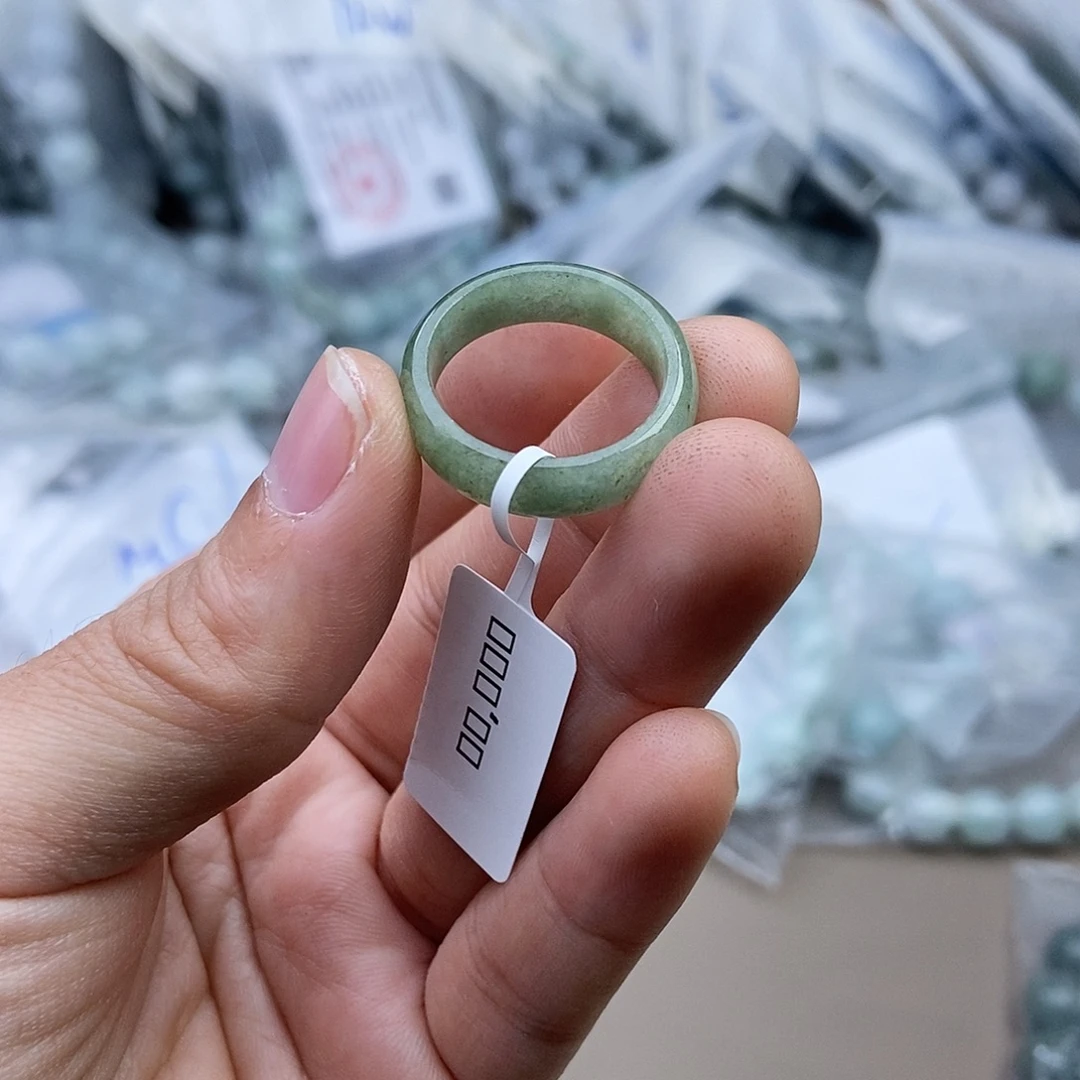 嘉***房翡翠未镶嵌颈饰翡翠