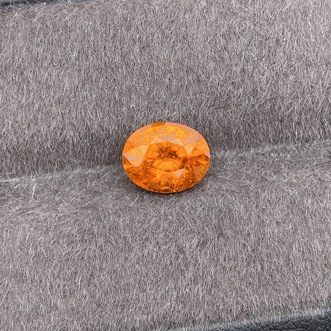 天然汽水色芬达石裸石3.36ct椭圆形浓郁橙色8.3*10*5.4mm