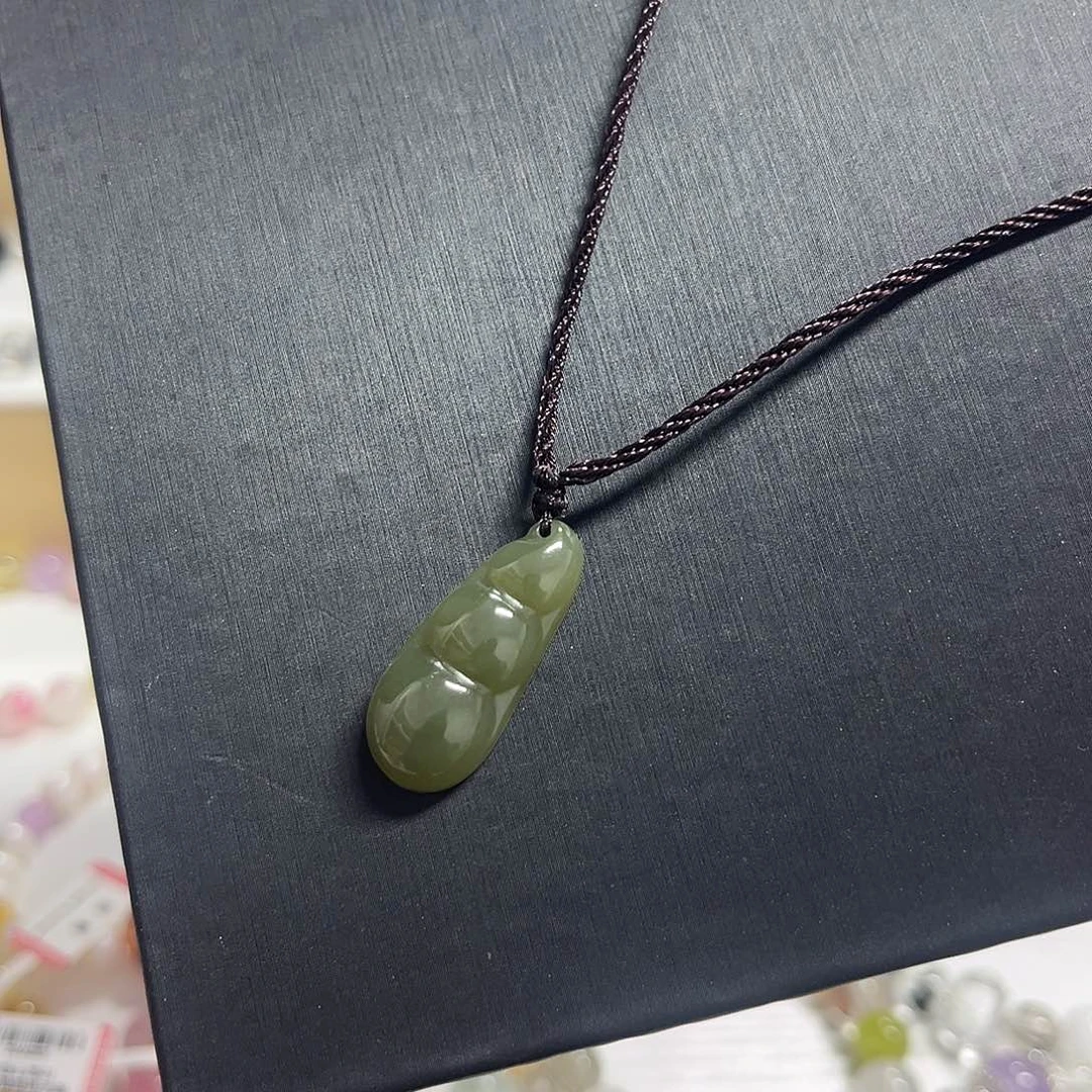 和田玉（糖玉）未镶嵌颈饰和田玉四季豆吊坠