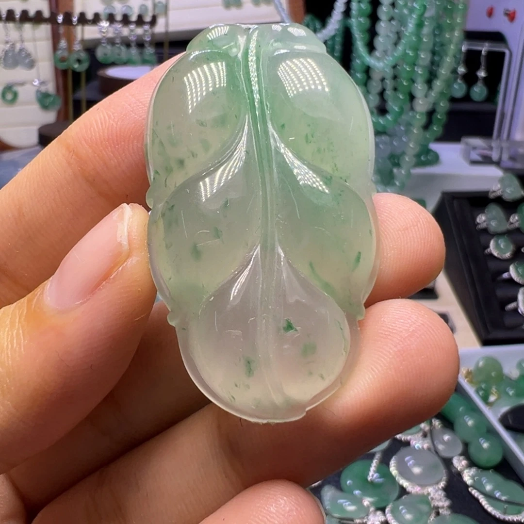 石英质玉未镶嵌颈饰