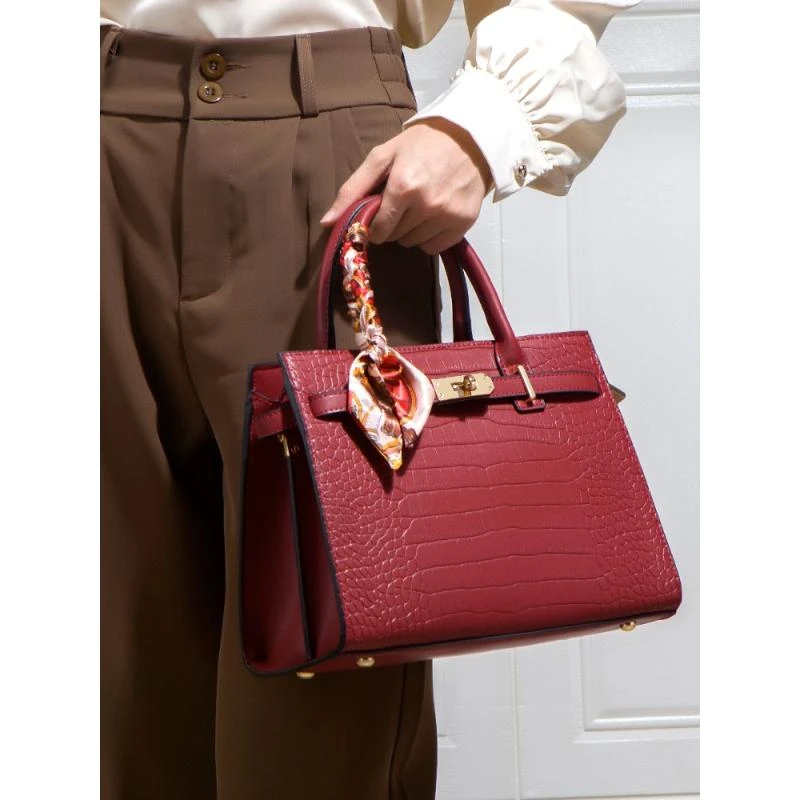 红色手提包妈妈款包包新娘结婚包新款女包大气中年女士婆婆礼物包