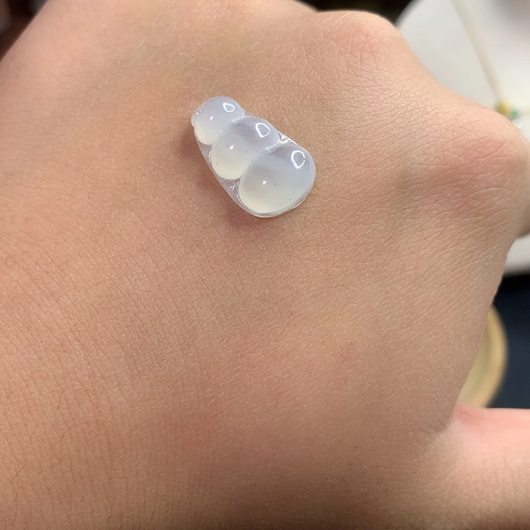 翡翠未镶嵌颈饰白冰豆