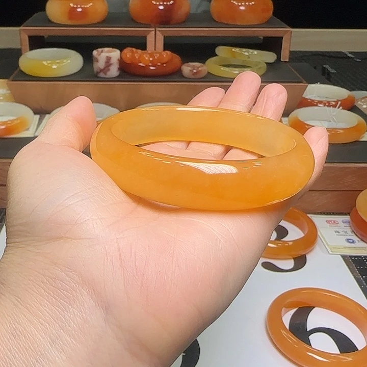 跑***6石英质玉（黄龙玉）未镶嵌手镯