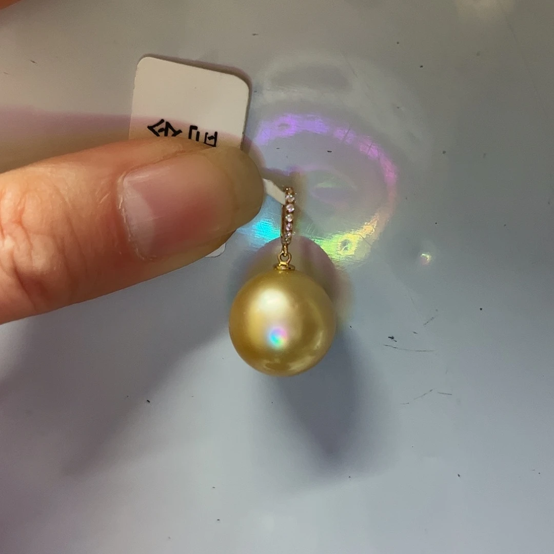 18K金镶嵌海水珍珠颈饰