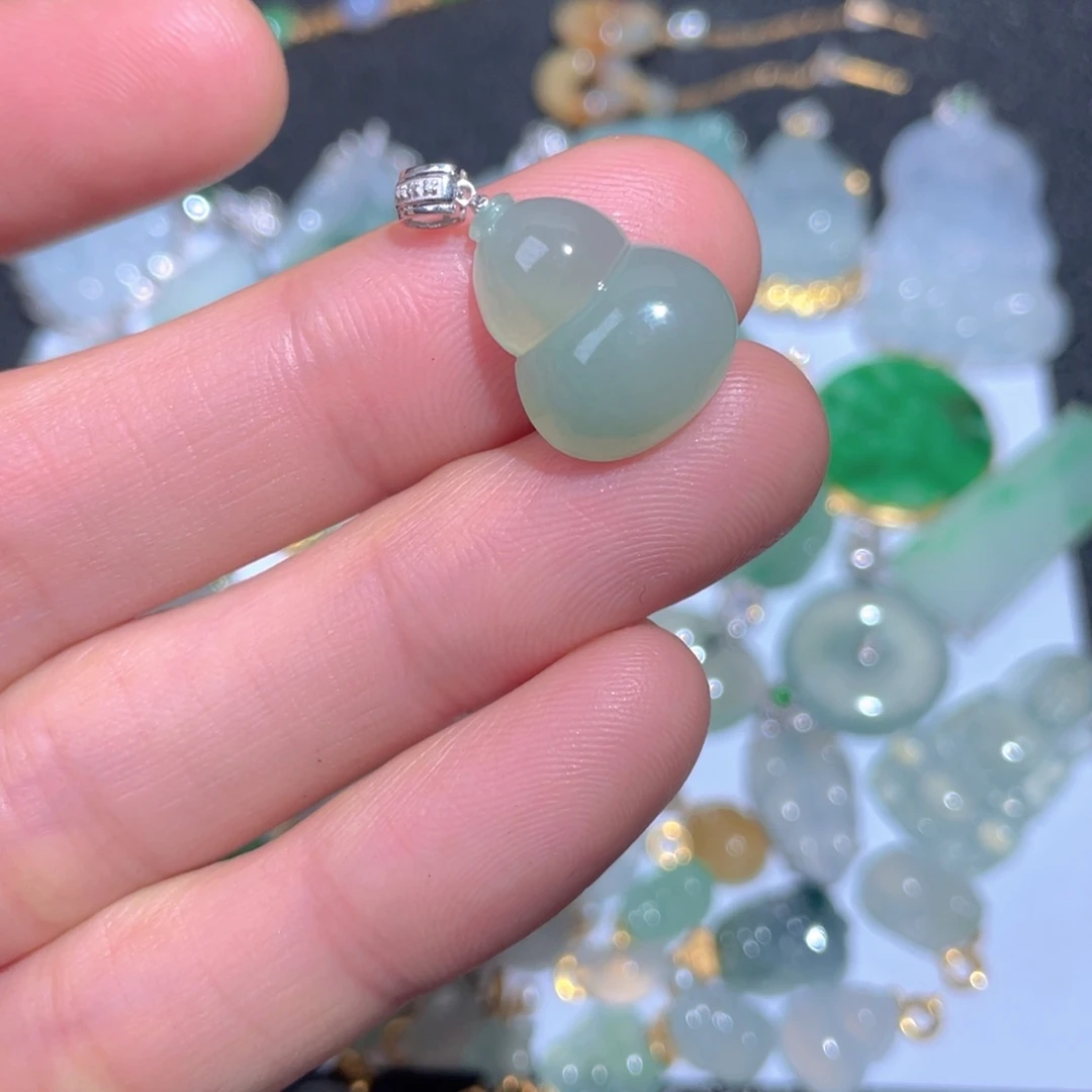 翡翠颈饰18K金镶嵌翡翠