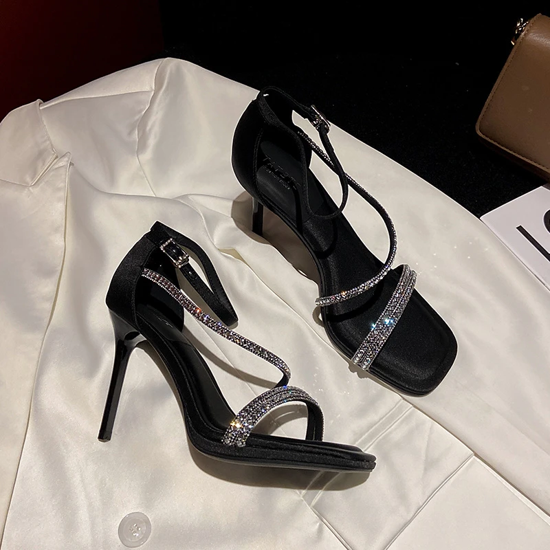 法式小凉鞋女夏细跟配裙子2025年新款水钻一字带气质高跟鞋仙女风