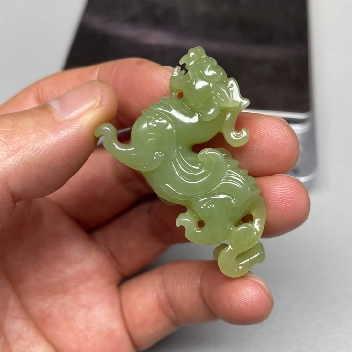 和田玉未镶嵌吊坠(不含链)龙*