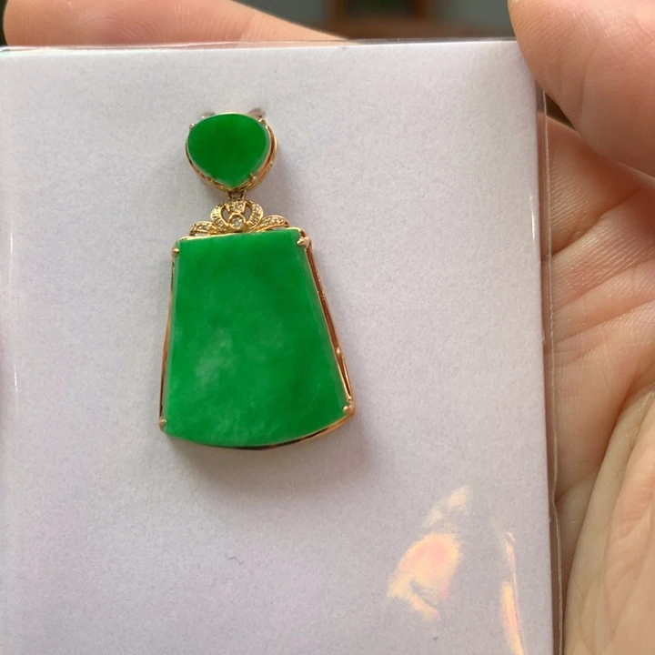翡翠颈饰18K金镶嵌翡翠吊坠
