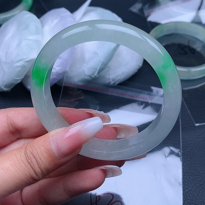 未镶嵌独山玉手镯