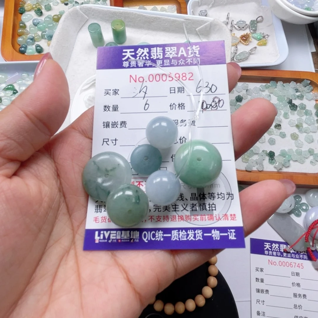 翡翠未镶嵌颈饰汐*