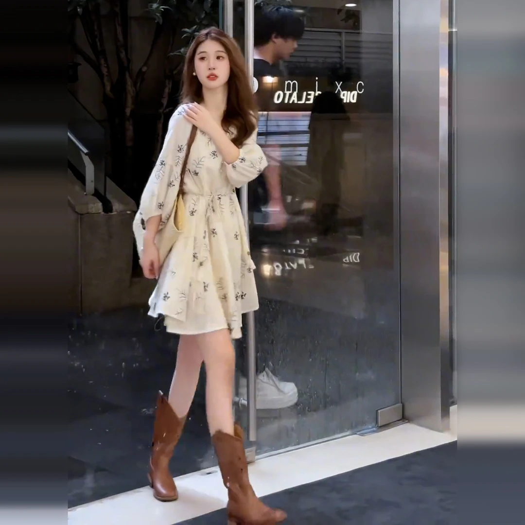 洋气衣服长袖碎花衬衫连衣裙子夏2025新款度假旅游知性风衣服短裙