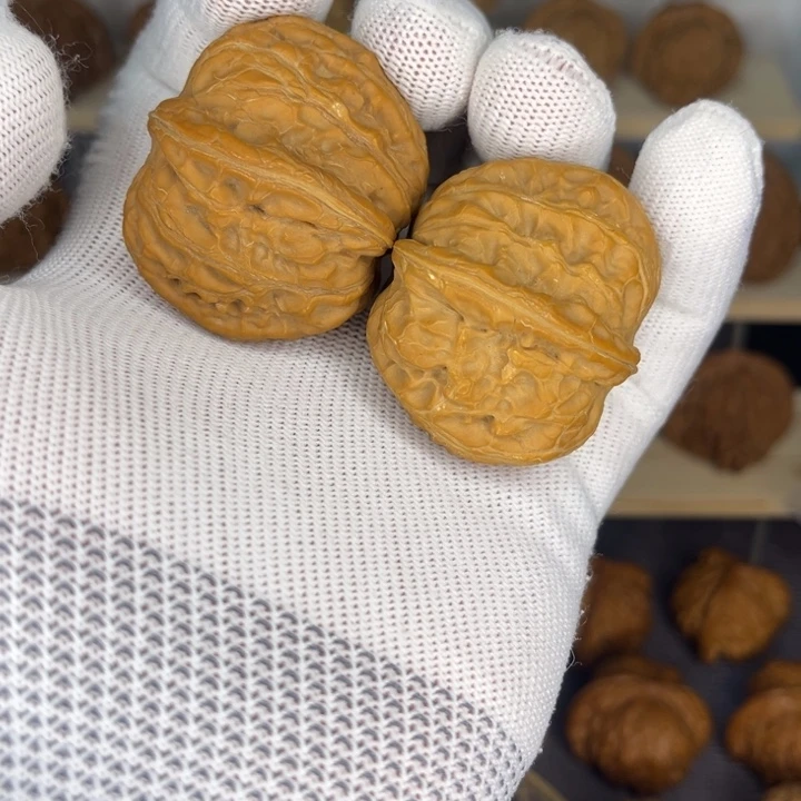 文玩核桃吊坠44元宝瑕疵