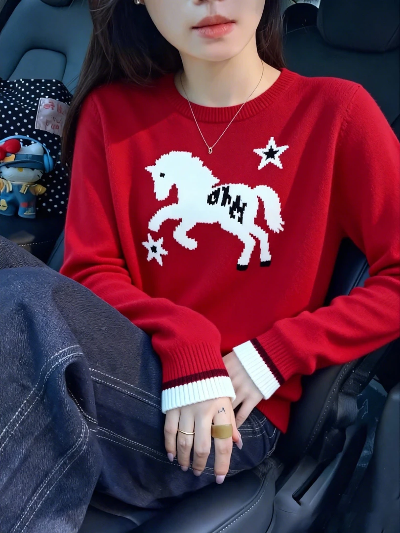 可爱小马提花红色毛衣女圆领秋冬2025新款套头宽松百搭减龄针织衫