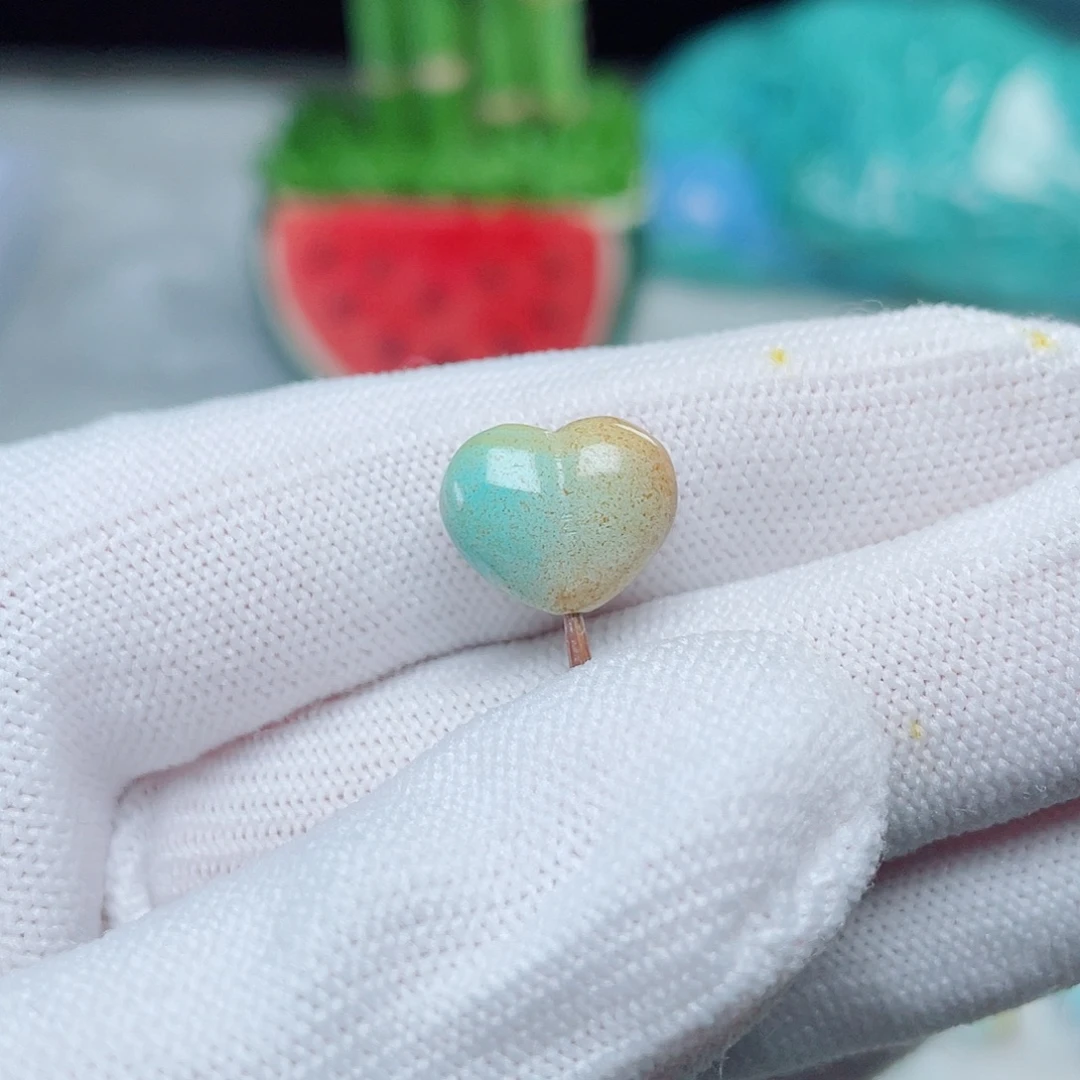 一***菩绿松石未镶嵌珠宝奇石