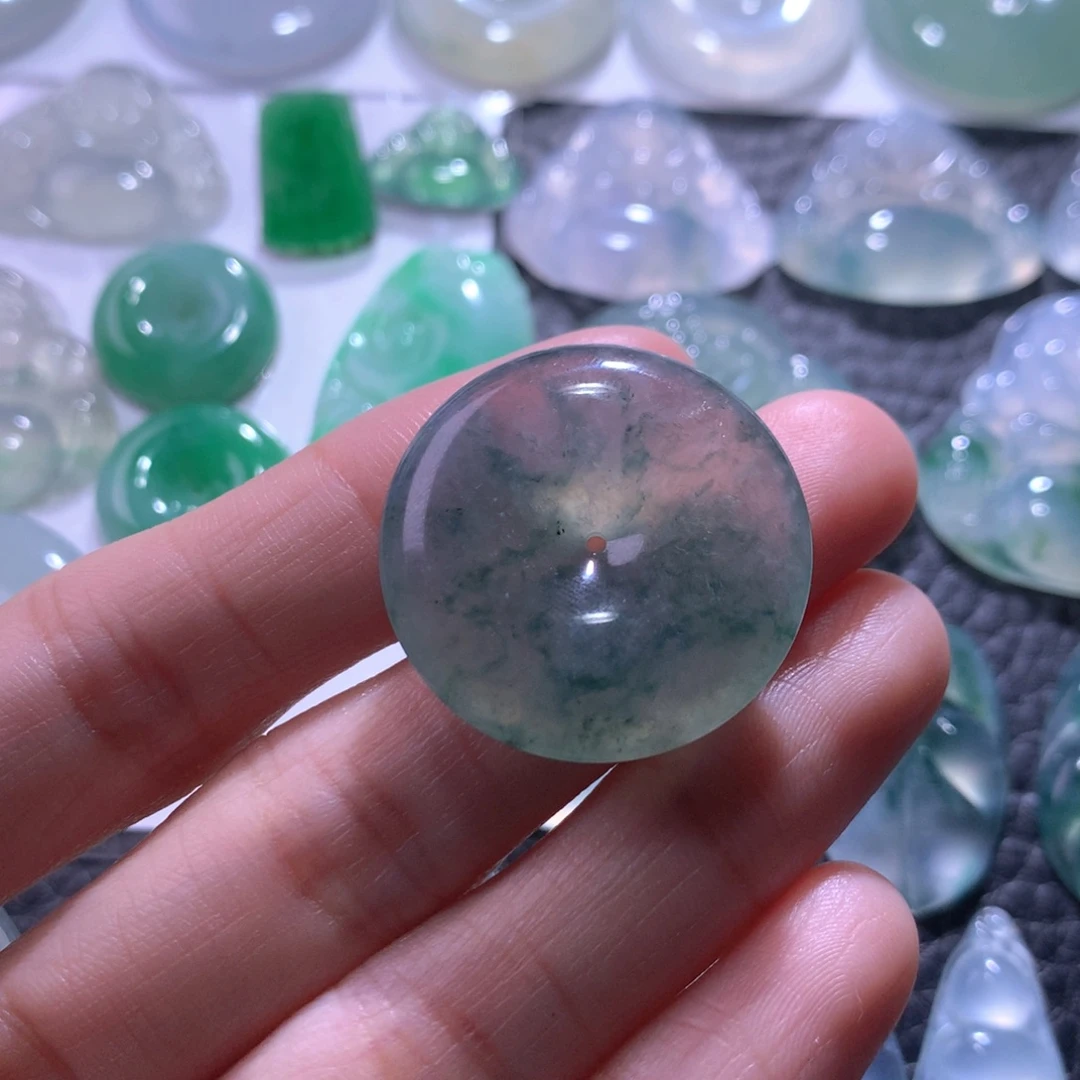 翡翠未镶嵌颈饰扣