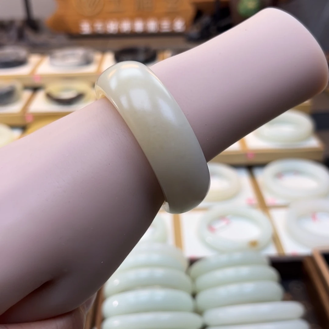 和田玉未镶嵌手镯1