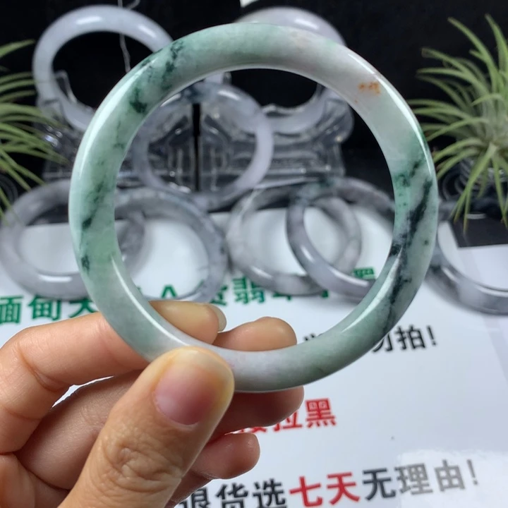 翡翠未镶嵌手镯31号。 56.9圈